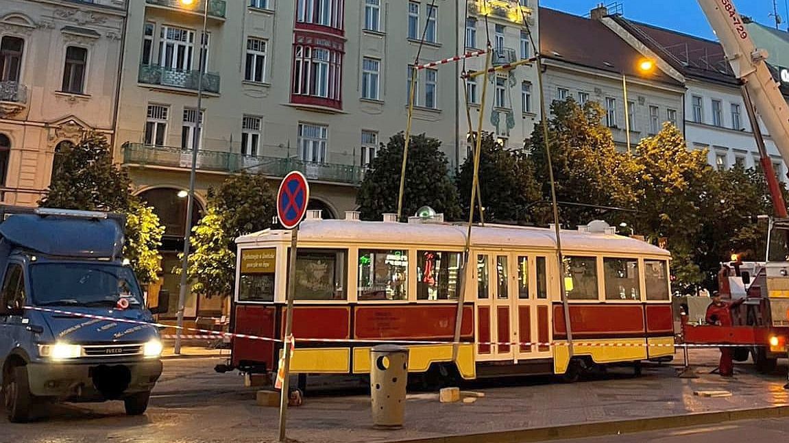 Z Václavského náměstí po více než 20 letech zmizelo Café Tramvaj